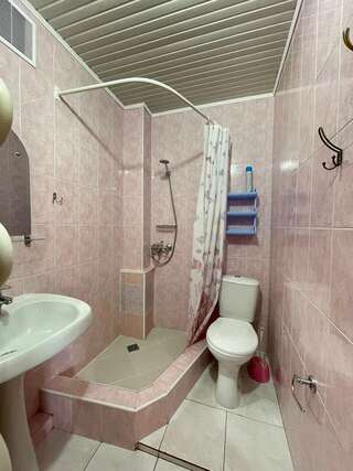 Гостевой дом Натали Анапа Стандартный семейный номер-4