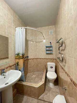 Гостевой дом Натали Анапа Улучшенный четырехместный номер-6