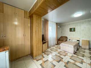 Гостевой дом Натали Анапа Четырехместный номер «Комфорт»-5