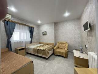 Гостевой дом Натали Анапа Четырехместный номер с душем-2