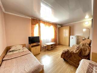 Гостевой дом Натали Анапа Стандартный семейный номер-1