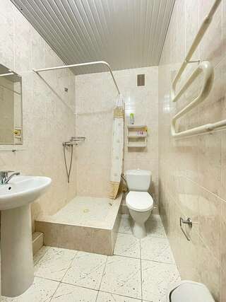 Гостевой дом Натали Анапа Улучшенный семейный номер-6