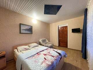 Гостевой дом Натали Анапа Улучшенный семейный номер-1