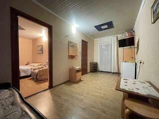 Гостевой дом Натали Анапа Улучшенный семейный номер-4